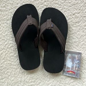 NWT Kids Rainbow brown/black flip flops Grombows